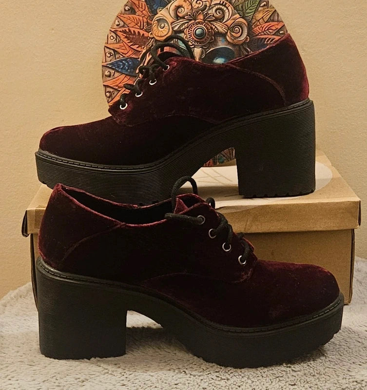 Zapatos de plataforma en terciopelo granate