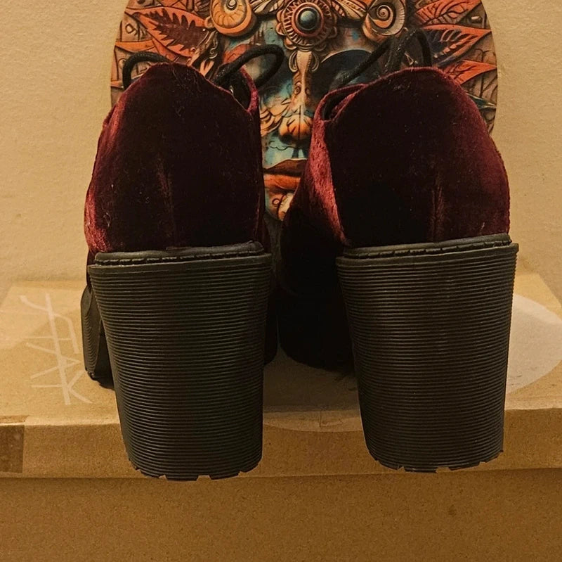 Zapatos de plataforma en terciopelo granate