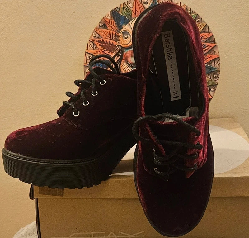 Zapatos de plataforma en terciopelo granate