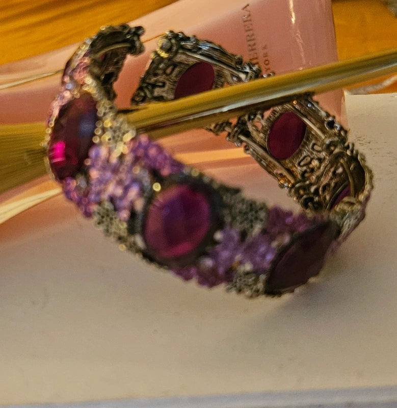Pulsera elegante morada y plata