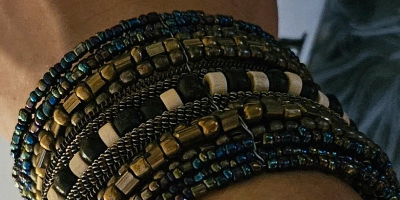 Pulsera étnica - marrón y negra