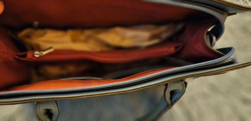 Bolso azul marino versátil