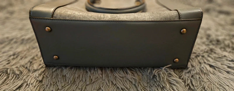Bolso azul marino versátil
