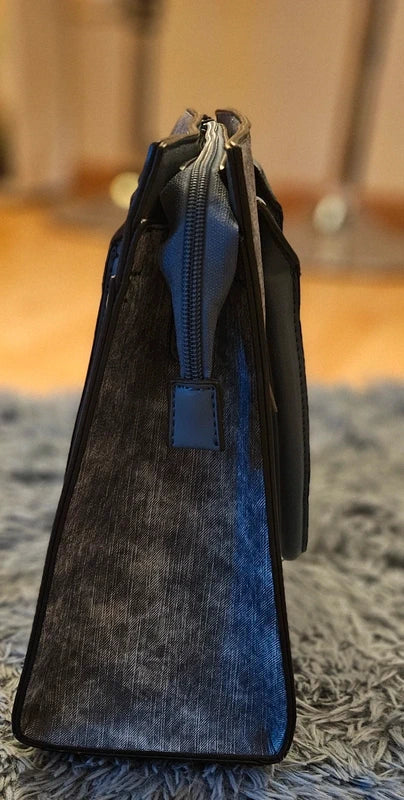 Bolso azul marino versátil