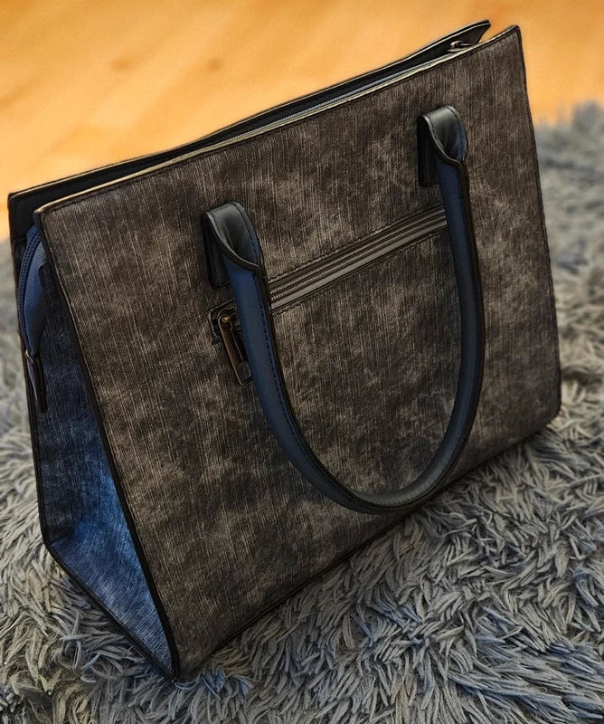 Bolso azul marino versátil
