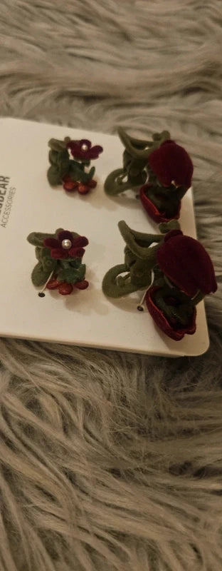 Pack 8 mini Pinzas flores y tulipanes! - Diseños de tulipanes rojos. - Base y tallo en color verde.