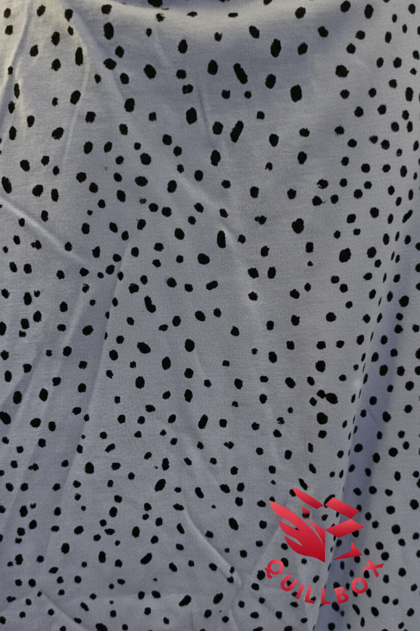 Short-sleeved polka dot T-shirt