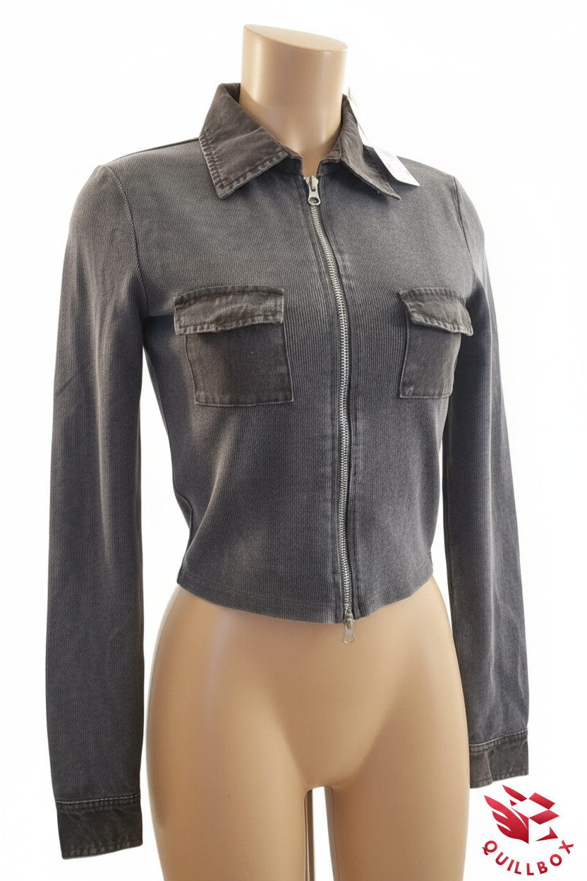 Chaqueta marrón con cremallera y bolsillos