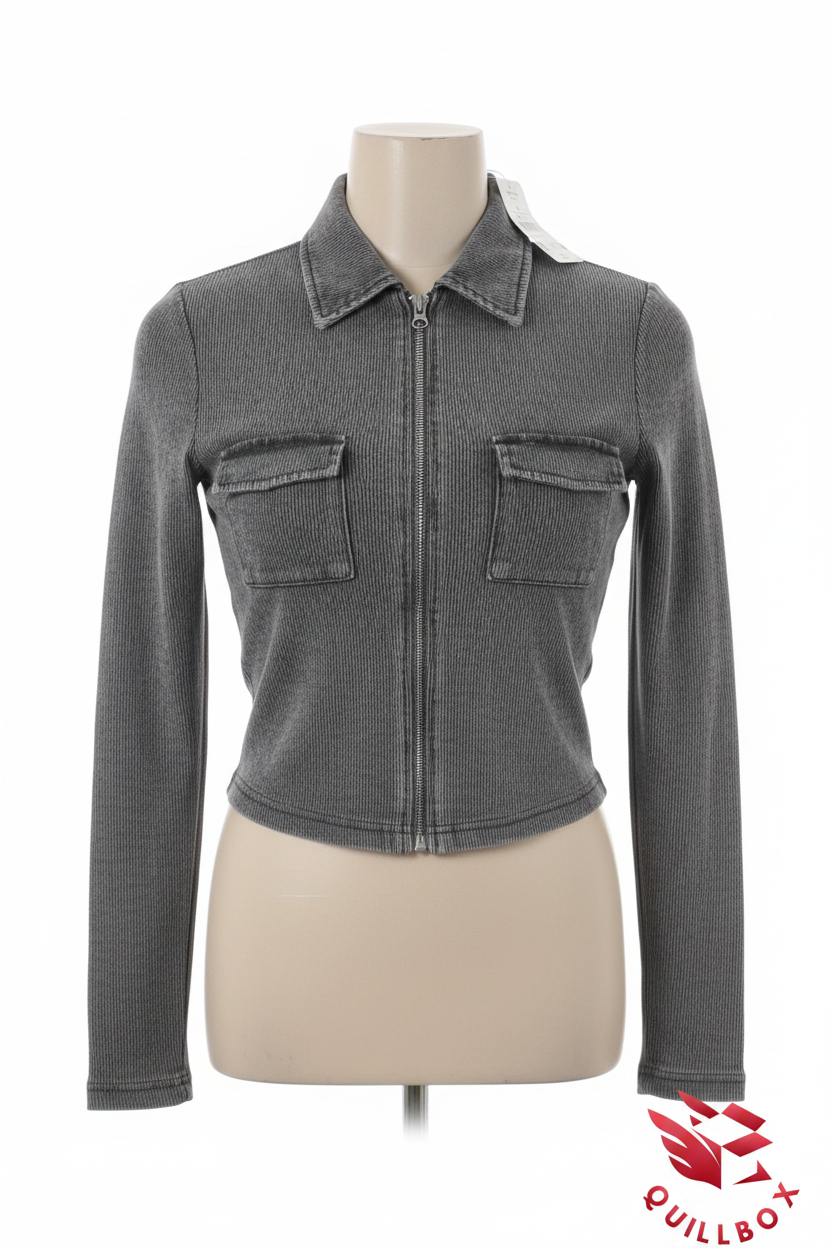 Chaqueta marrón con cremallera y bolsillos