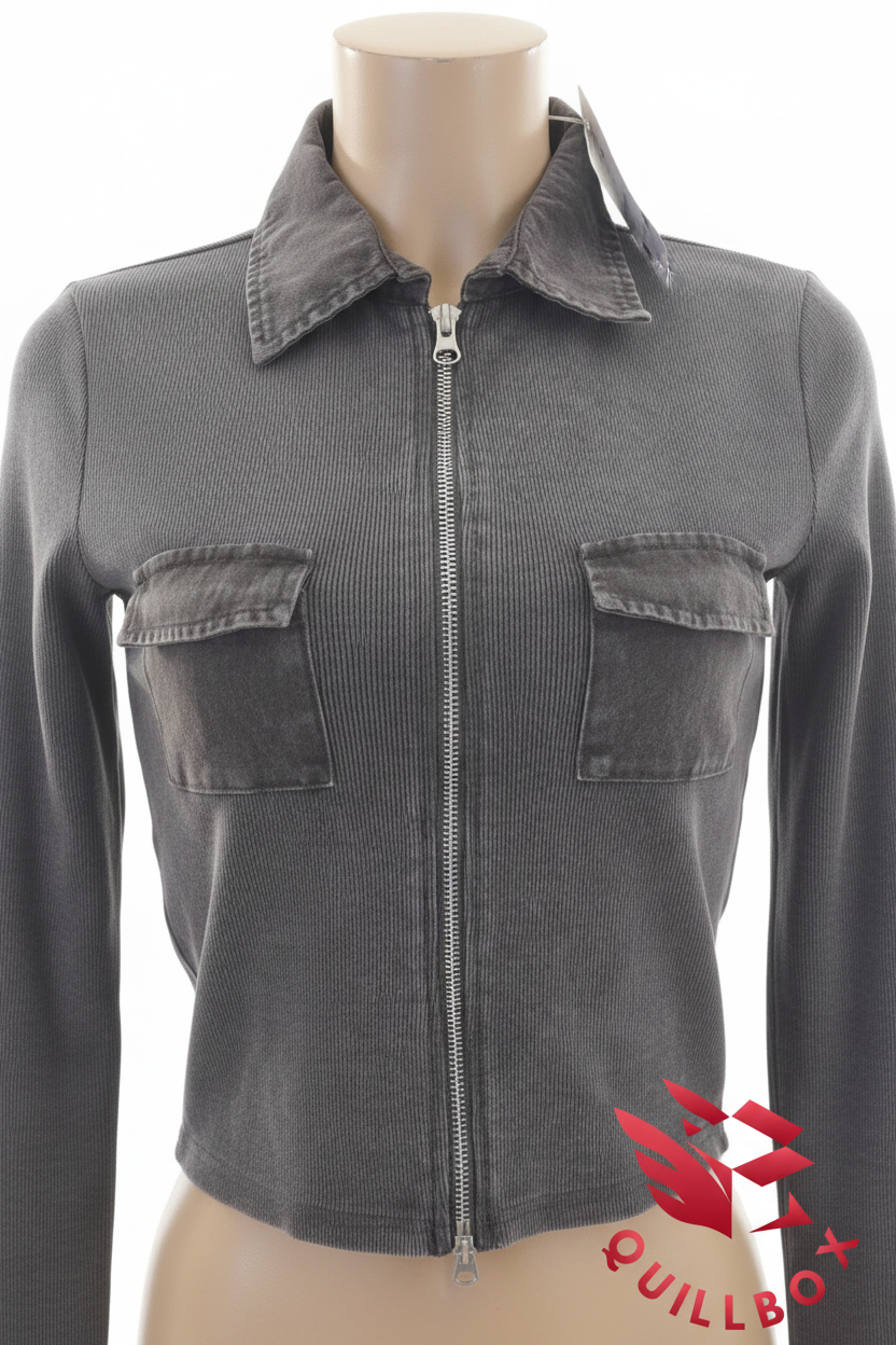 Chaqueta marrón con cremallera y bolsillos