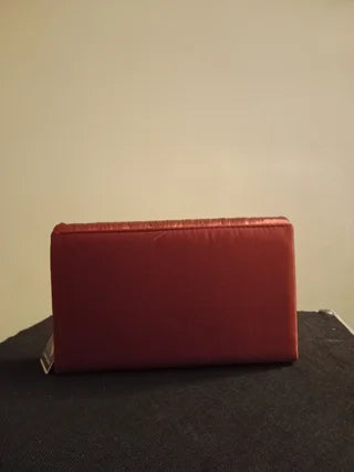 Bolso clutch de noche raso rojo burdeos