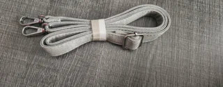 Bolso de ante en color gris Elisa blanca