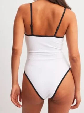 Traje de baño blanco con cremallera