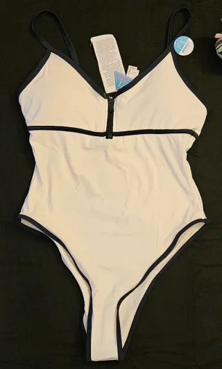 Traje de baño blanco con cremallera