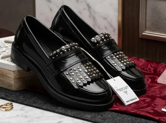 Mocasines Stradivarius negros tachuelas