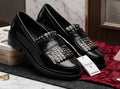 Mocasines Stradivarius negros tachuelas