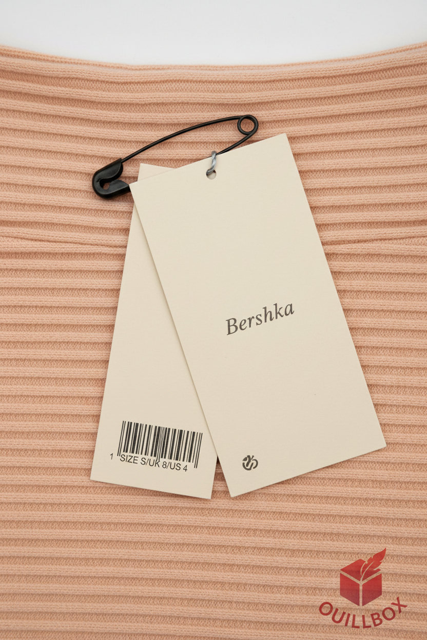 Hang tag Bershka sobre tejido acanalado melocotón